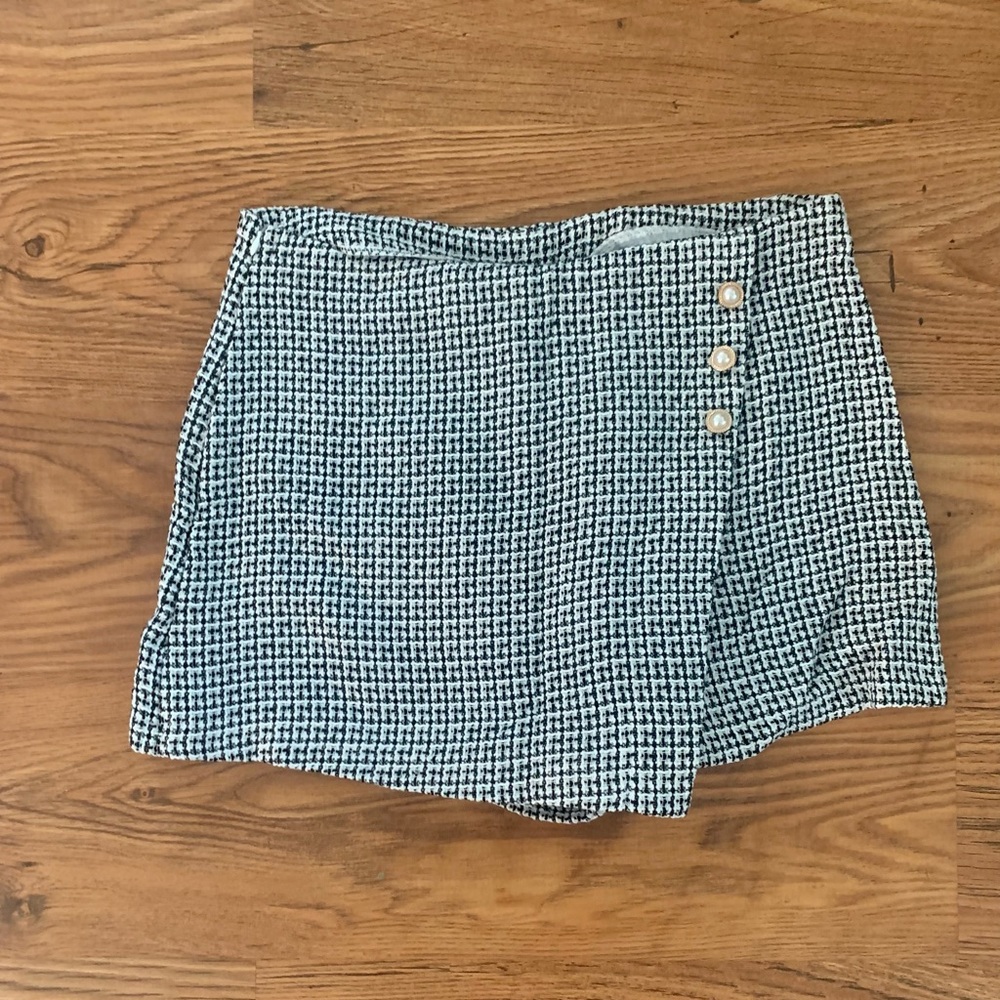 Black and white Skort